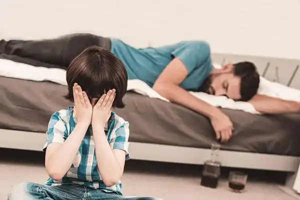 جامع‌ترین راهنمای مقایسه درمان اعتیاد به‌صورت سرپایی و بستری؛ کدام روش برای شرایط شما مؤثرتر است؟ | مرکز درمان سوءمصرف مواد مطهر